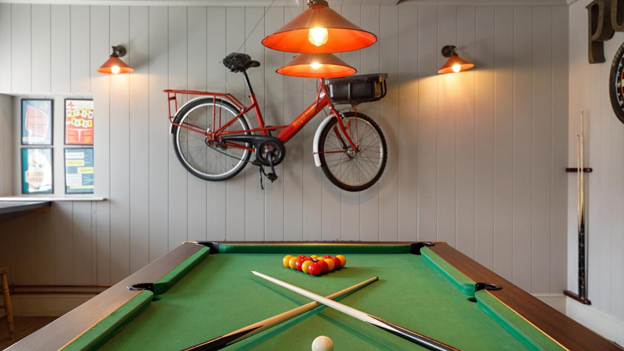 Ffolkes Arms Hotel Hillington Bagian luar foto